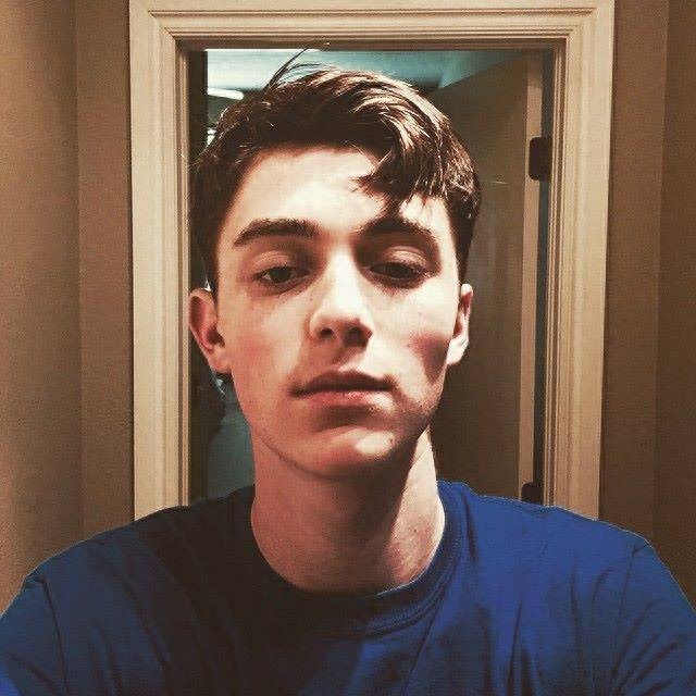 灰森Greyson Chance今日正式公开出柜了！祝福他吧！