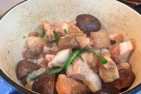 红烧鳄鱼肉这么做，营养价值高，不油腻，超好吃！