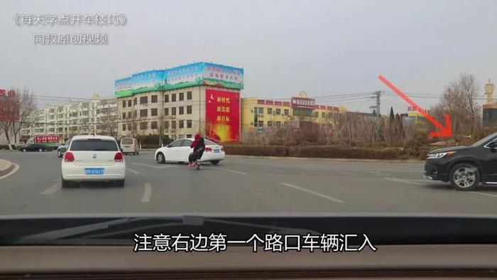 环岛路口到底怎么走，老司机现场演示，一次弄明白，新手很实用