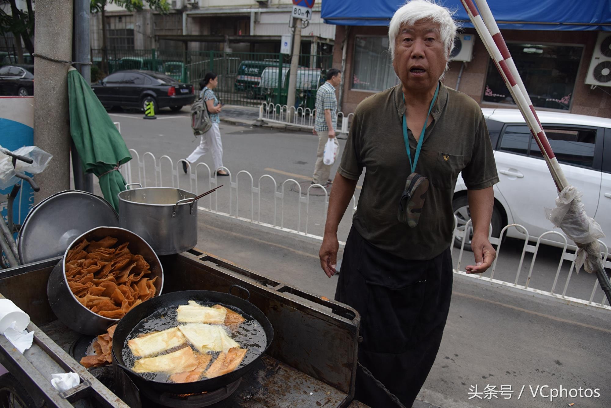 三十年口口相传，白毛煎饼何以成为北京街头的煎饼之王