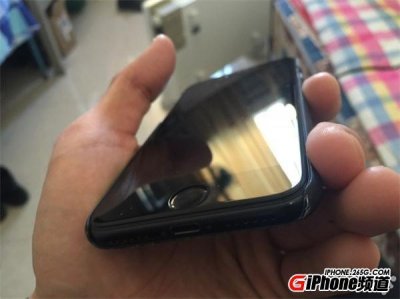 ​亮黑色iPhone7掉漆怎么办？几张图帮你解决问题