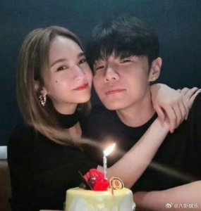 ​李荣浩为杨丞琳庆生，从“少女”到“老婆”，董子健也来捧场？