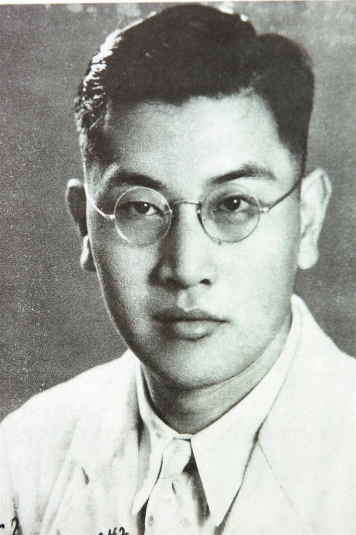 戴望舒简介及作品简介（“雨巷诗人”戴望舒的情感与气节）