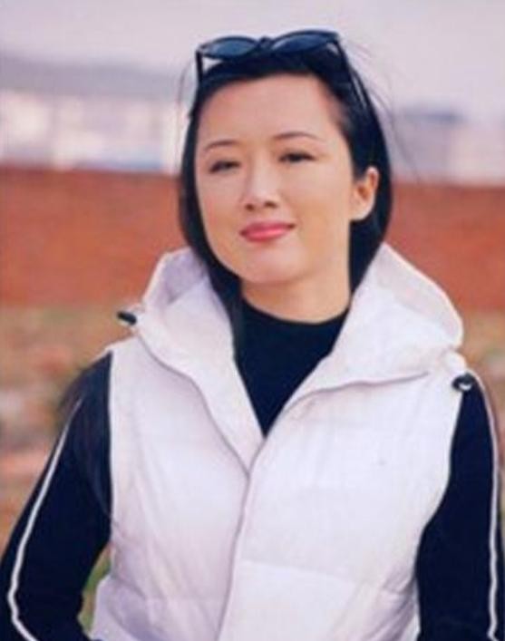 侯勇前妻个人简介（侯勇4个女人3段婚姻）(29)