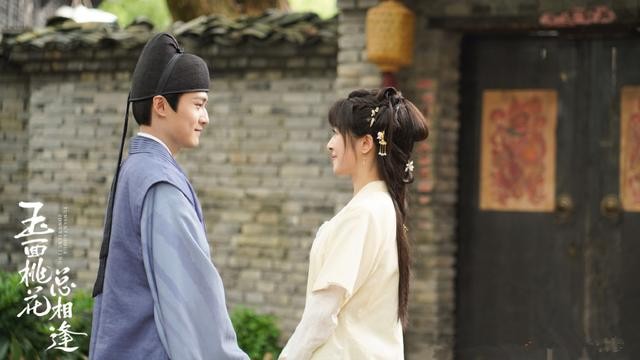 张含韵童年照对比（15岁爆红17岁跌落神坛）(1)