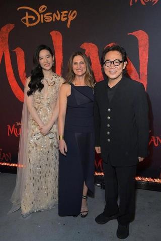 刘亦菲家族照（刘亦菲家基因好神奇）(16)