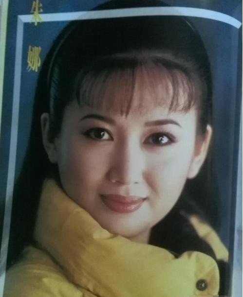 沙宝亮老婆朱娜出生年月（朱娜年轻时的照片资料）