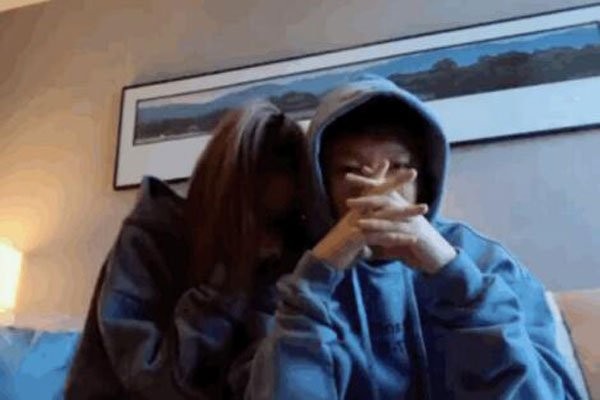 李小璐夜宿门是什么时候 和PG One现在还有联系感情真好