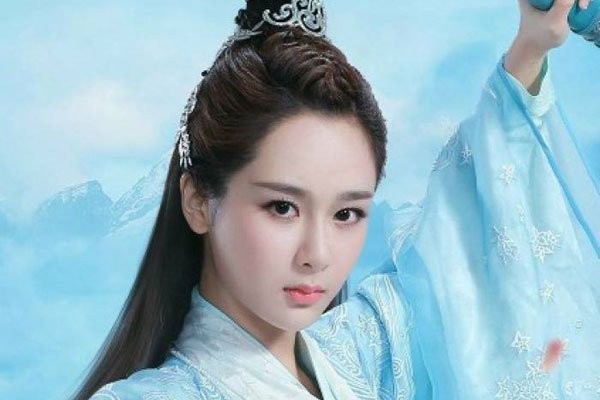 杨紫的胸被摸了 根本就是镜头的问题罢了