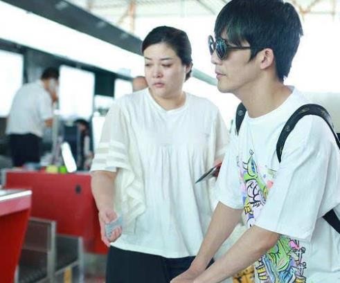 大张伟的老婆叫什么名字?娶了经纪人的明星