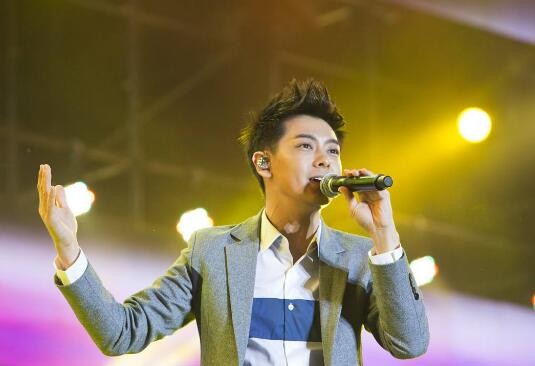 当年风靡亚洲的小旋风是谁