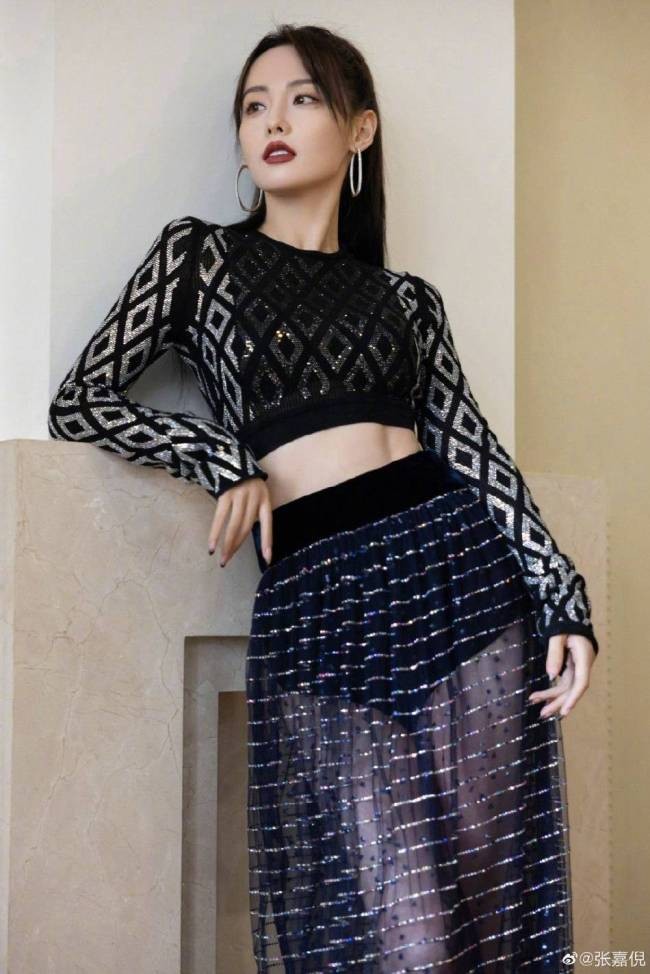 甩掉男人更精彩!张嘉倪大秀小蛮腰魅力猛增