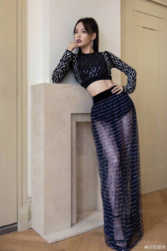 甩掉男人更精彩!张嘉倪大秀小蛮腰魅力猛增