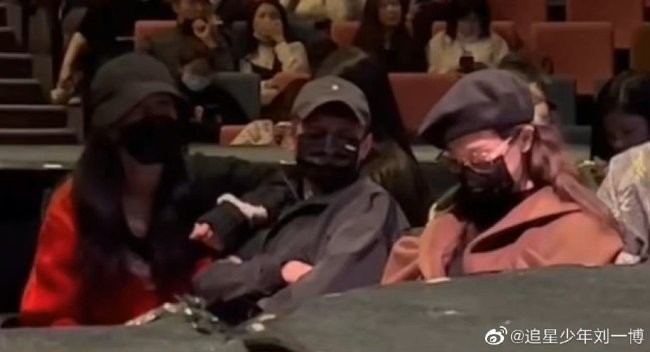 神仙友情!唐嫣谢娜李维嘉现身支持张杰话剧