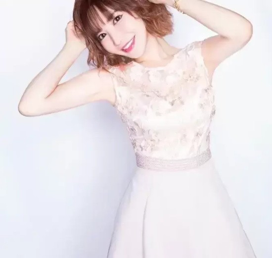 痴女典范里美尤利娅写真分享,稳定输出的超高演技!