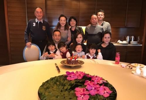 唐志中老婆小咪(唐志中庆结婚六周年咪妈身材好)