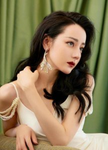 ​迪丽热巴起诉黑粉侵权获赔 被告须登报赔礼道歉