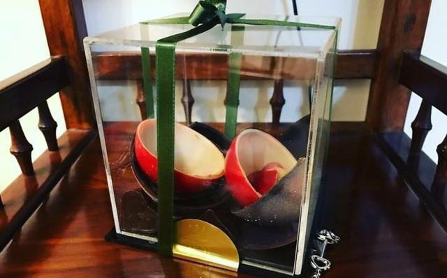 潘玮柏微博质问蔡依林，网友：收个礼物都能垮掉没谁了