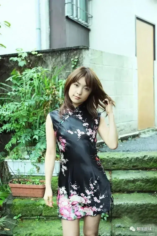 硬盘女神朝美穗香美图分享，才艺比肩苍老师！