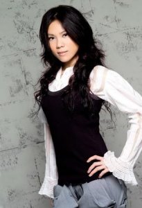 ​蔡健雅整容对比照片(温柔整容前照片对比)