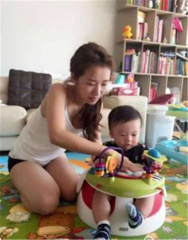 李念老公破产是真的吗现在怎么样了 李念林和平有没有离婚近况图