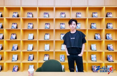 ​90后畅销书作家张皓宸在常州光的空间签售新作《最初之前》