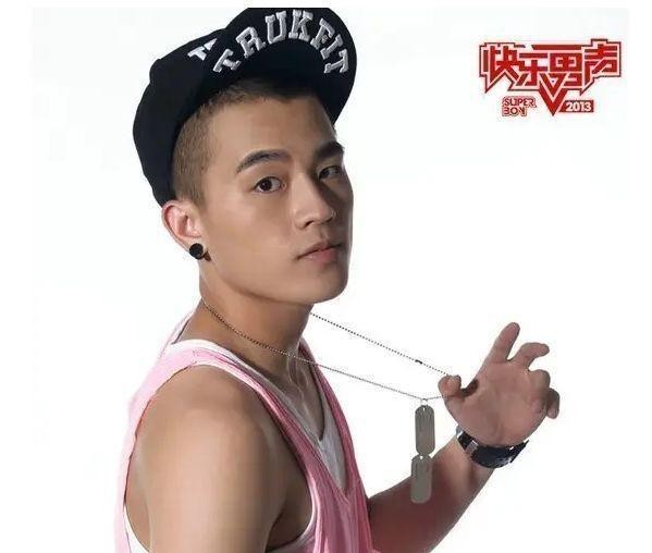 快男欧豪女朋友图片（欧豪与高马尾女生拥抱又被拍）