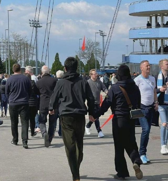 快男欧豪女朋友图片（欧豪与高马尾女生拥抱又被拍）