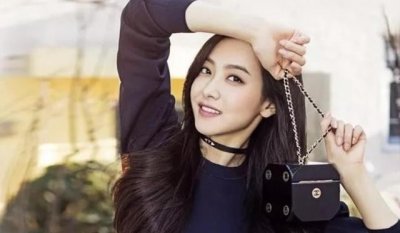 ​快男欧豪女朋友图片（欧豪与高马尾女生拥抱又被拍）