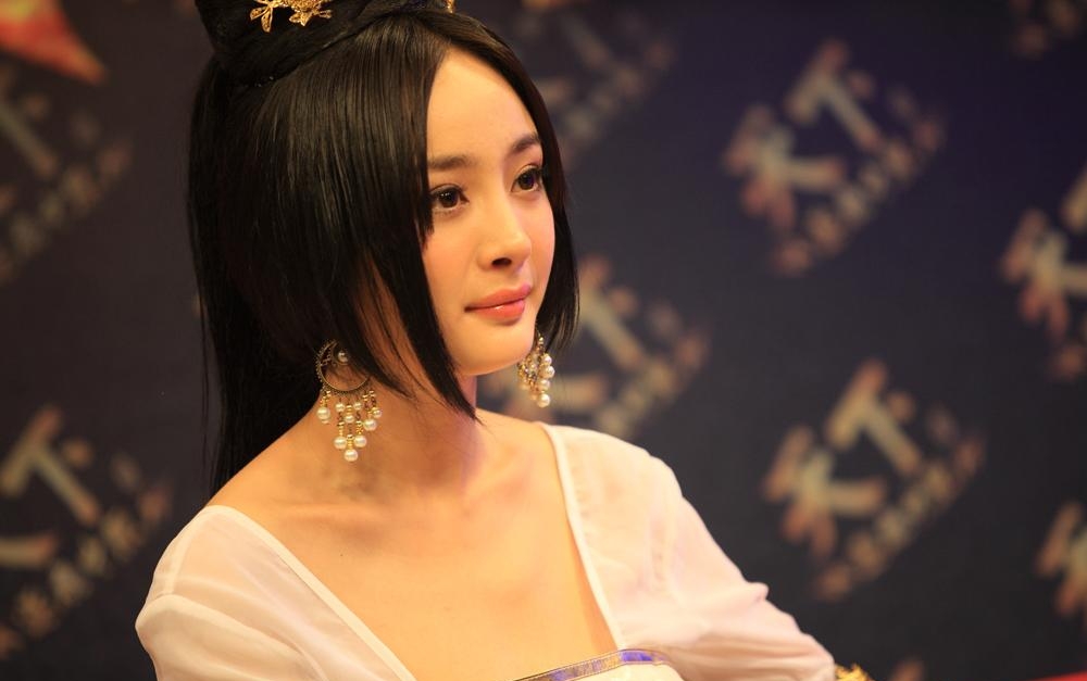 杨幂代言的服装品牌有哪些(杨幂代言女装品牌)  第4张