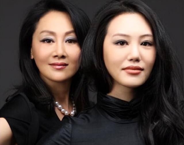 王王姬现任老公图片（姬丈夫高峰抛下一切远赴美国求爱）