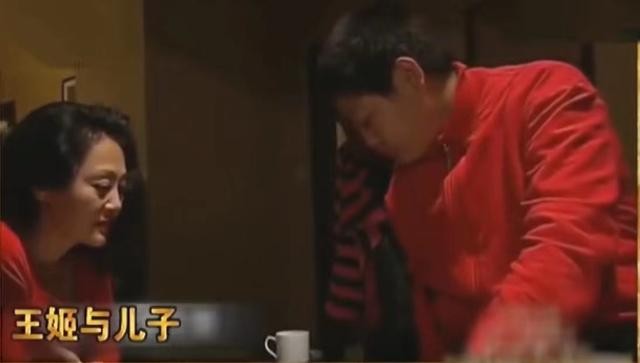 王王姬现任老公图片（姬丈夫高峰抛下一切远赴美国求爱）