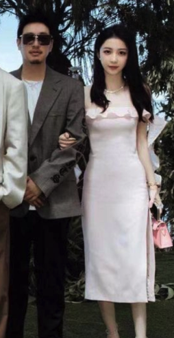 潘玮柏在窦骁婚礼上唱歌 