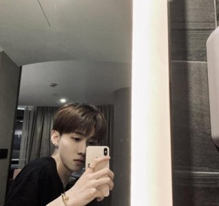 ​王乐乐帮助残疾儿童，看到他素颜的照片后，网友：这样子很真实