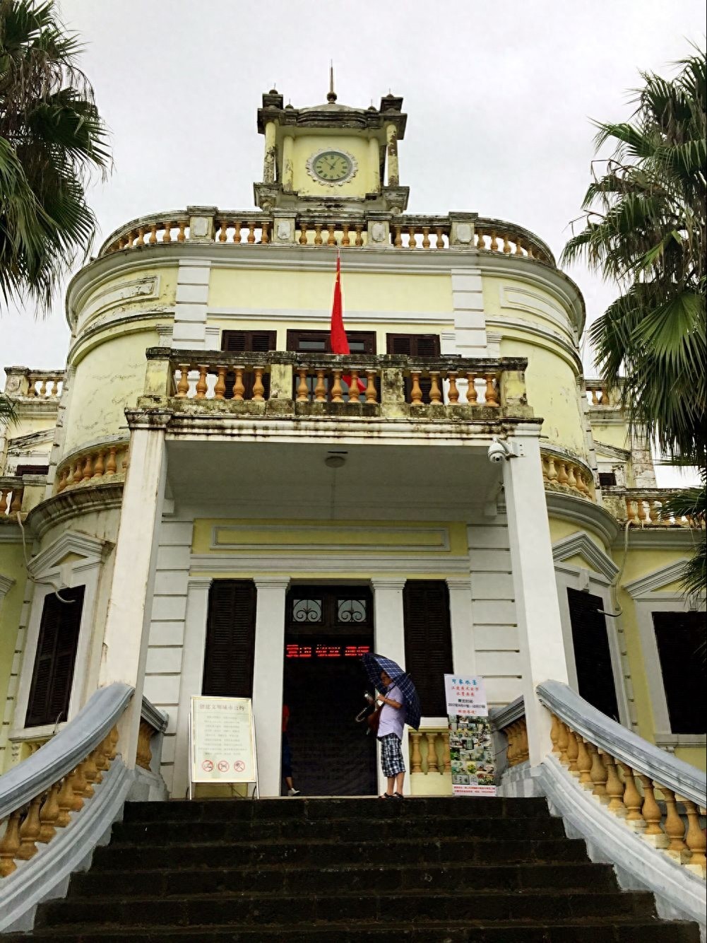 七子之歌中的“七子”是指这7个地区，但有一个还没回归