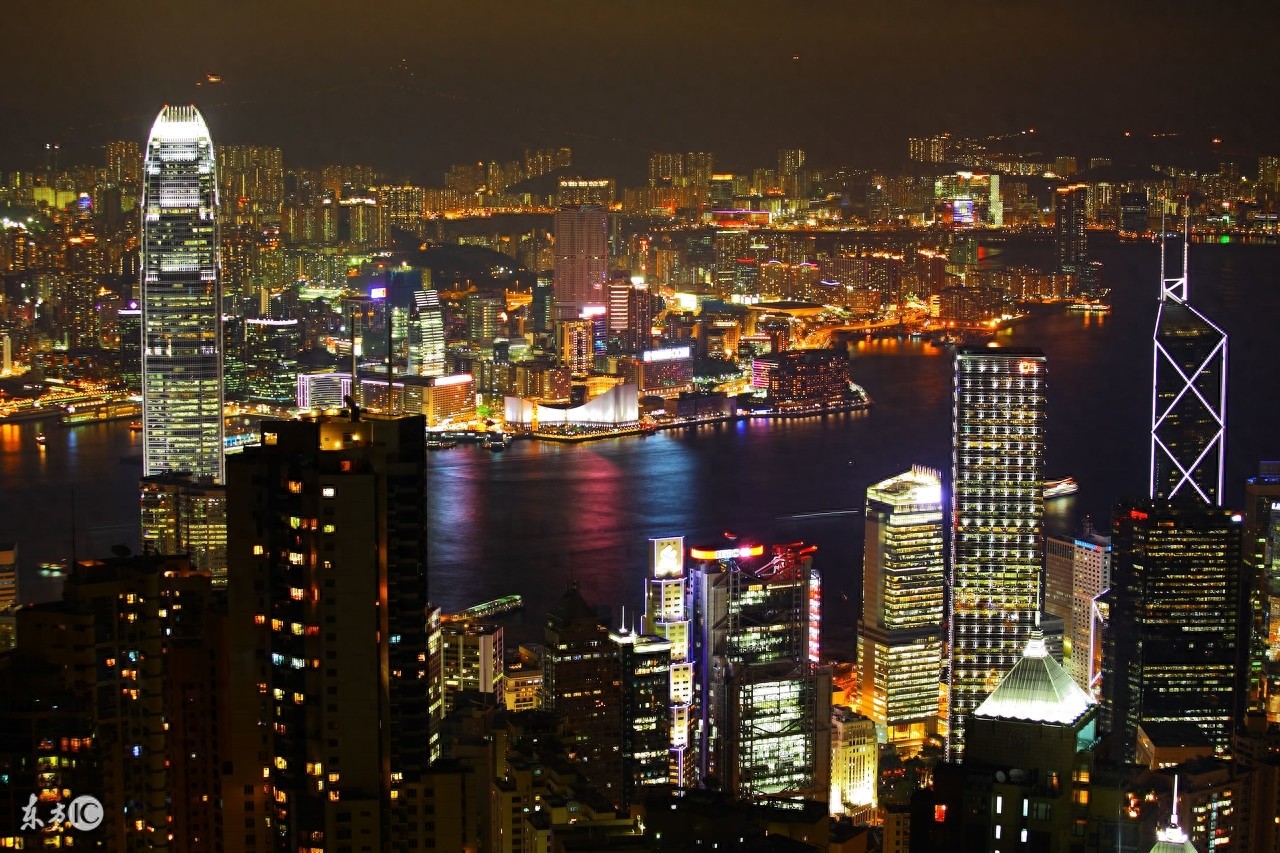 七子之歌中的“七子”是指这7个地区，但有一个还没回归