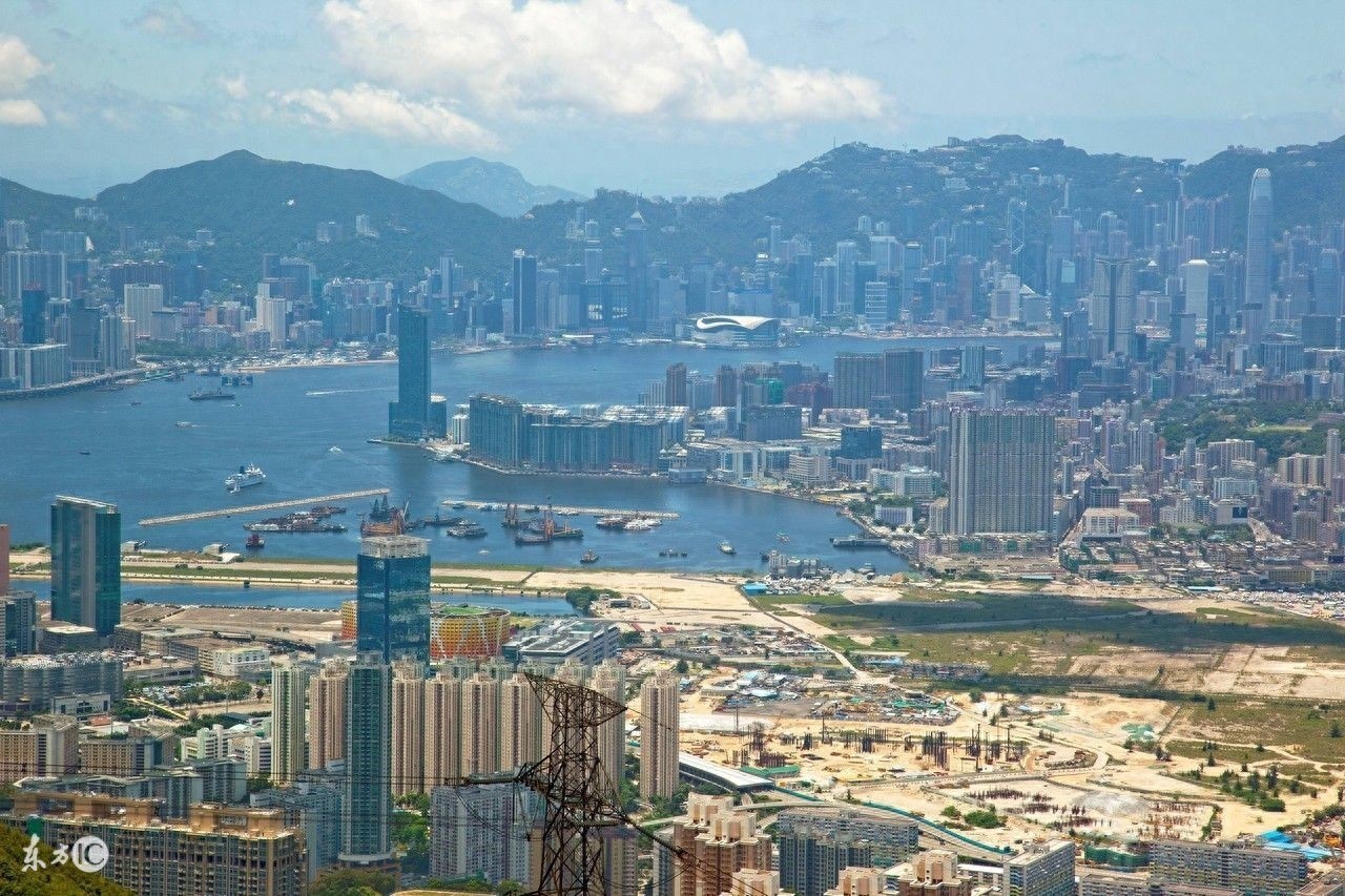 七子之歌中的“七子”是指这7个地区，但有一个还没回归