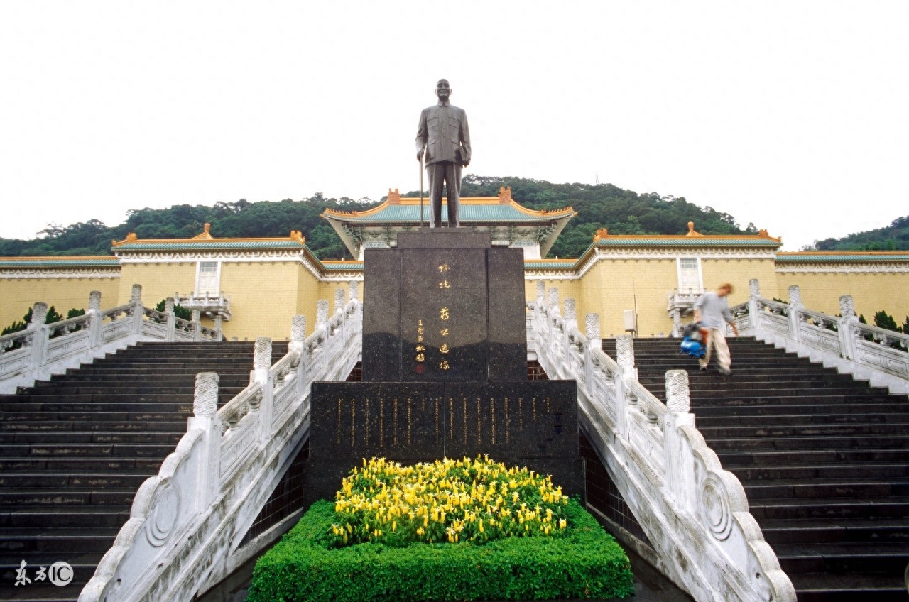 七子之歌中的“七子”是指这7个地区，但有一个还没回归