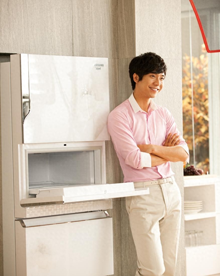 韩国人气偶像李昇基