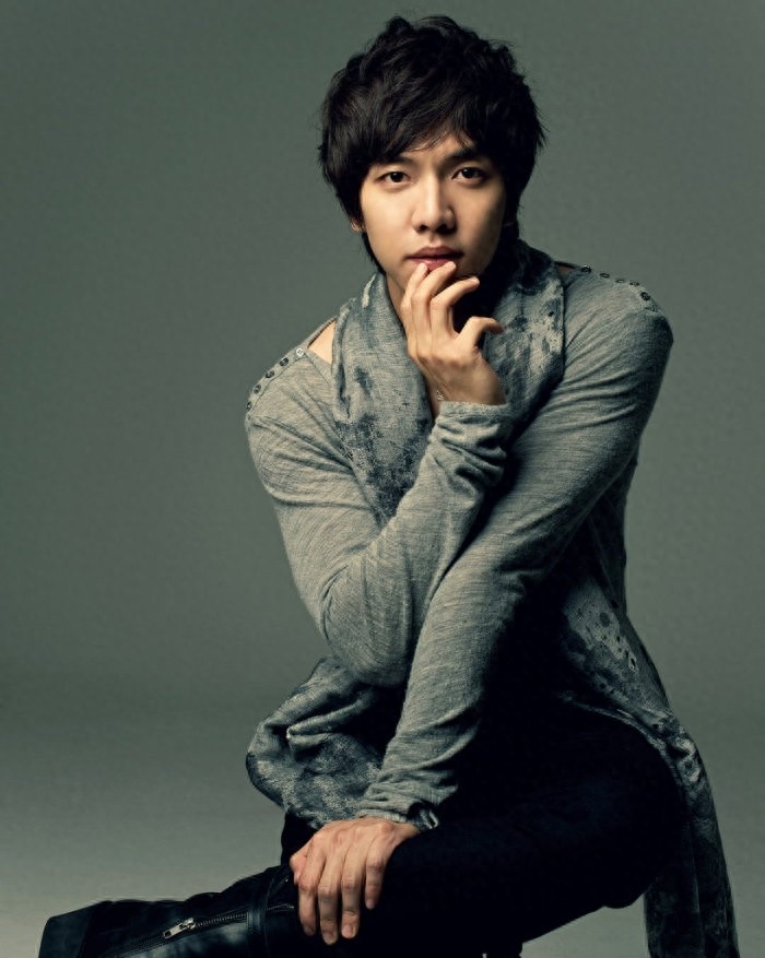 韩国人气偶像李昇基