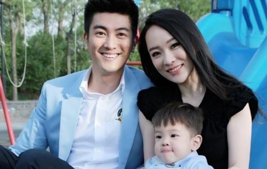 霍思燕儿子嗯哼近照曝光:越长越帅,还会体贴疼人,颜值直逼杜江