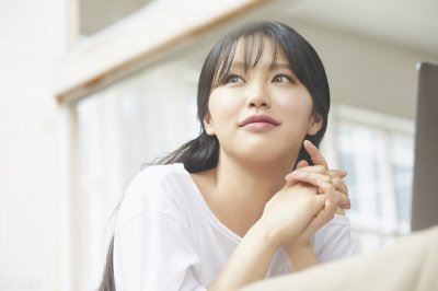 ​52岁女人的情感自述：我长得漂亮，可没人愿意娶我