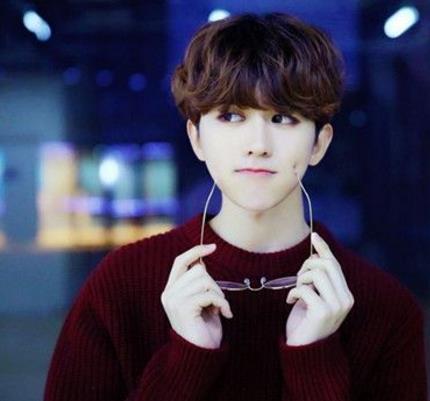 蔡徐坤的爸爸蔡德华干什么的 蔡徐坤的家庭背景