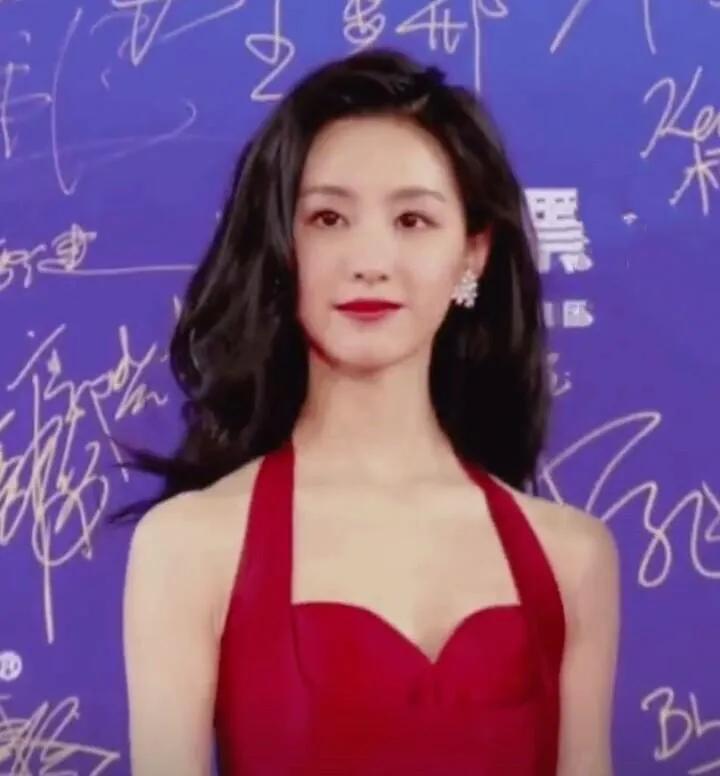 陈都灵证件照原图(南航校花陈都灵)