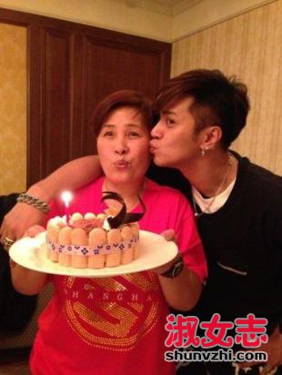罗志祥女友为“准婆婆”庆生 罗志祥女友为“准婆婆”庆生