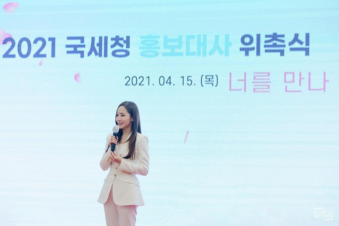 朴敏英个人资料写真作品