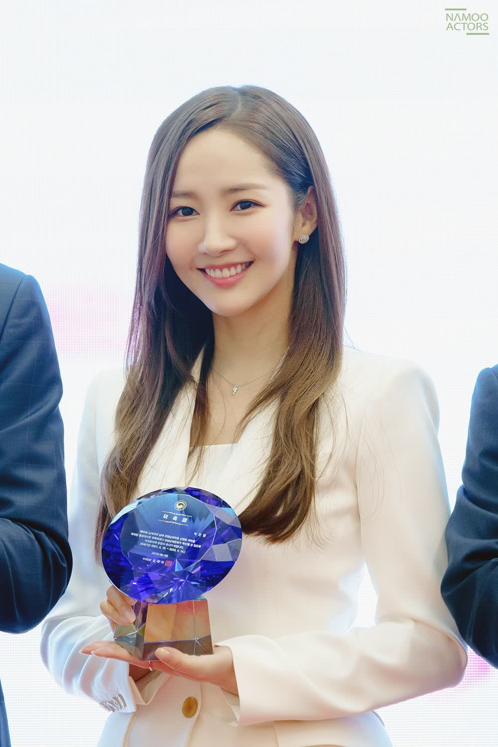 朴敏英个人资料写真作品