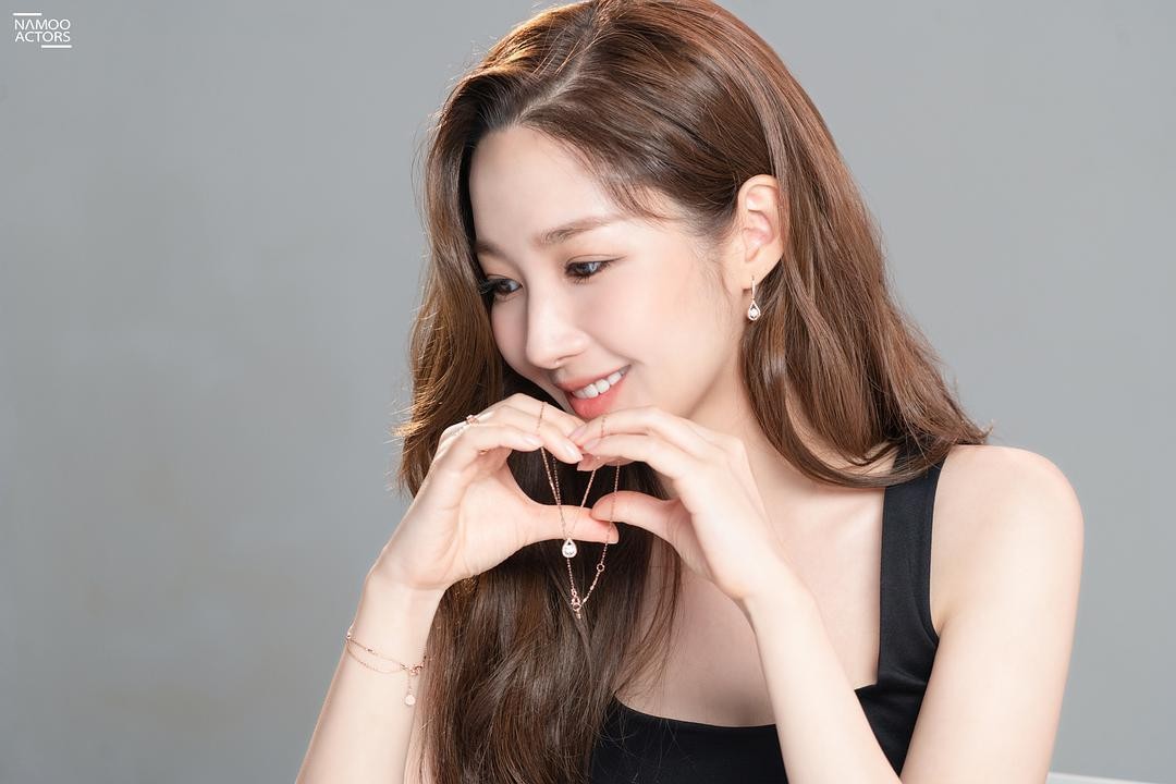 朴敏英个人资料写真作品