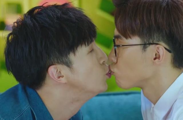 李小璐门缝无意中看到薛之谦唐禹哲接吻, 她的表情说明了一切