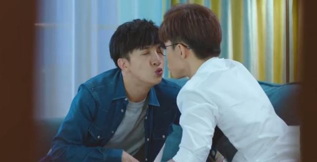 李小璐门缝无意中看到薛之谦唐禹哲接吻, 她的表情说明了一切